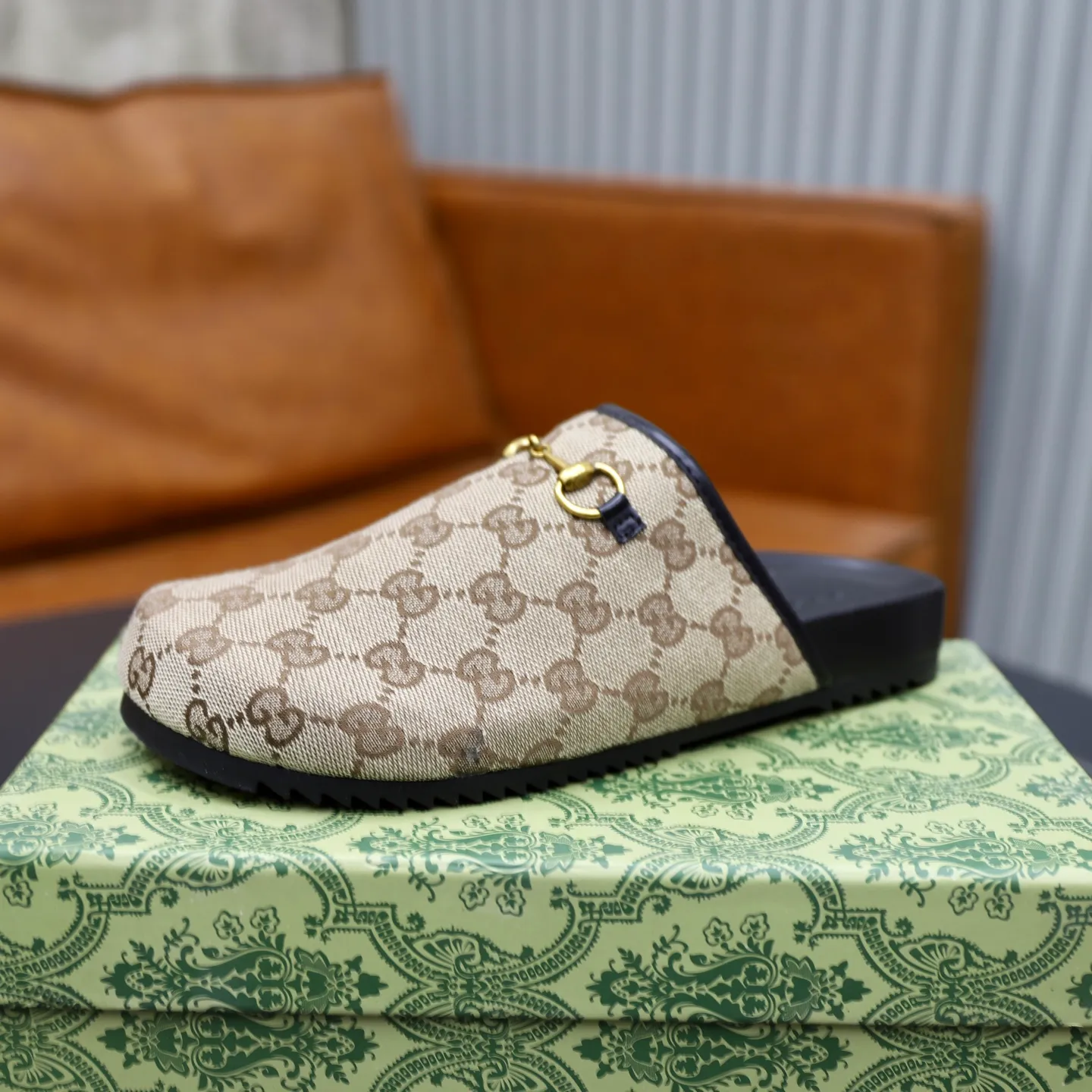 Ex-factory price: 340💰🙅‍♂️🙅‍♂️🙅‍♂️Couple model Brand: GUCCI Standard code: 35-44 (45 customized) Grade: Same as the official website Material: Original leather design Original lightweight wear-resistant molded outsole Style category: Men's fashion sandals Distinguished luxury brand elements Top luxury Color: Actual picture color